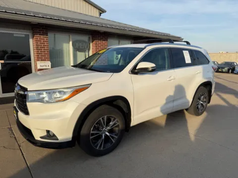 Another view of 2016 TOYOTA HIGHLANDER XLE for sale in Cedar Rapids, IA at Road Runner Auto Sales and Service