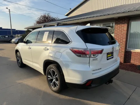 More photos of 2016 TOYOTA HIGHLANDER XLE at Road Runner Auto Sales and Service, IA