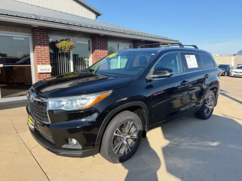 Another view of 2016 TOYOTA HIGHLANDER XLE for sale in Cedar Rapids, IA at Road Runner Auto Sales and Service
