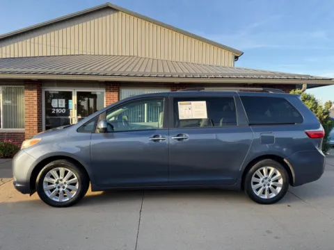 More photos of 2015 TOYOTA SIENNA XLE at Road Runner Auto Sales and Service, IA