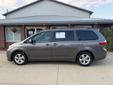 More photos of 2016 TOYOTA SIENNA LE at Road Runner Auto Sales and Service, IA