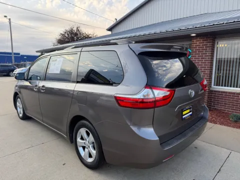More photos of 2016 TOYOTA SIENNA LE at Road Runner Auto Sales and Service, IA