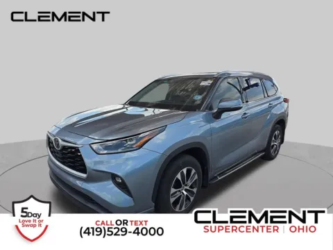 Gray 2021 Toyota Highlander XLE for sale in Mansfield, OH