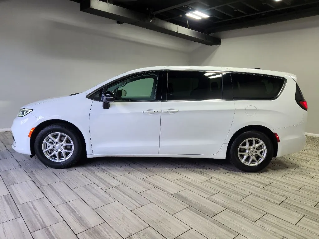 Photos of 2024 Chrysler Pacifica Touring L for sale in Philadelphia, PA at Torresdale Ave