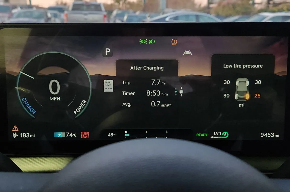 2025 GENESIS GV60 Standard - Photo 19