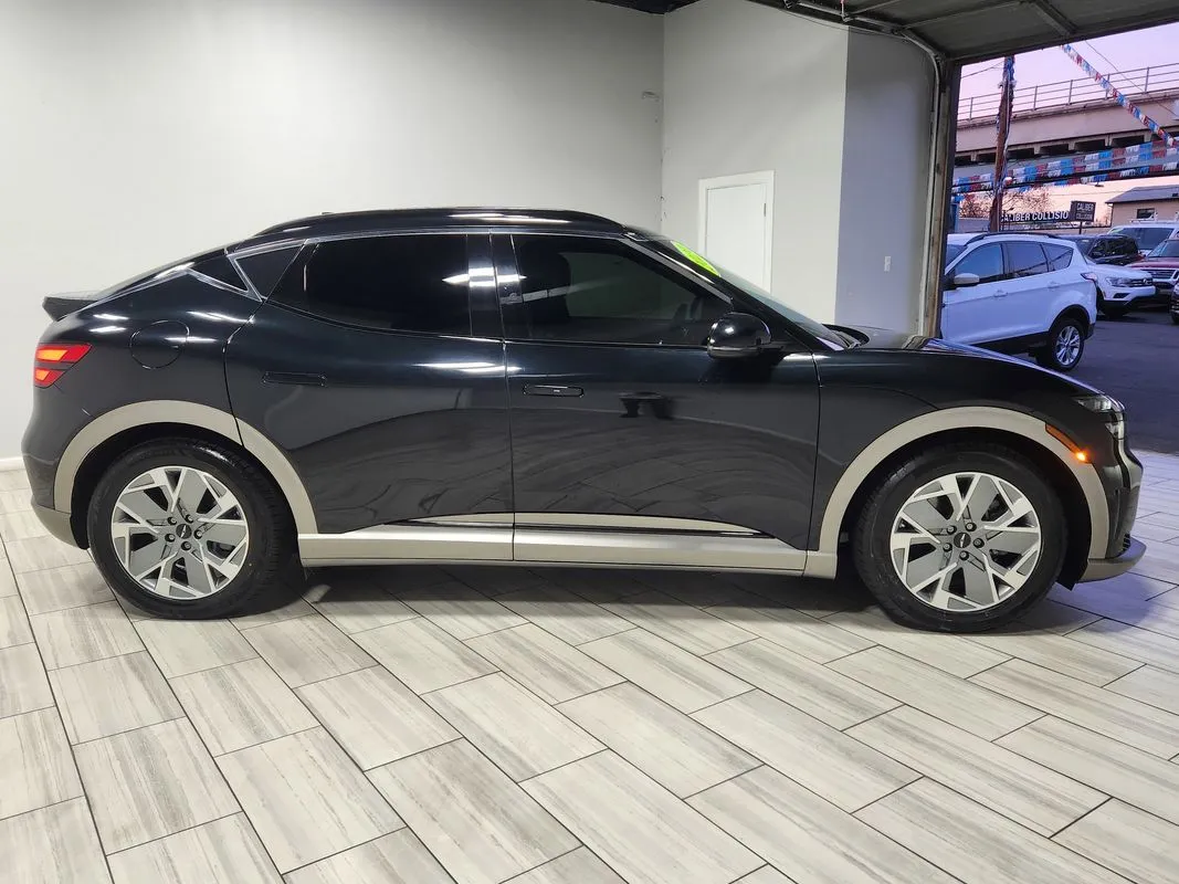 2025 GENESIS GV60 Standard - Photo 6