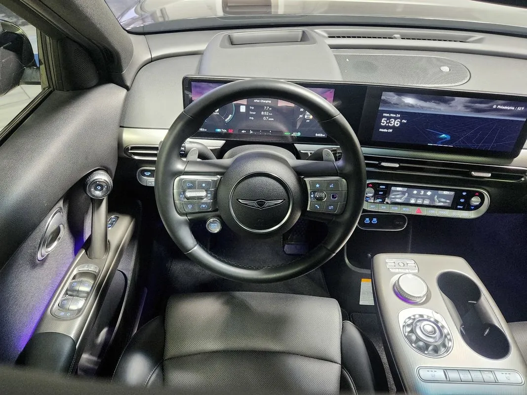 2025 GENESIS GV60 Standard - Photo 16
