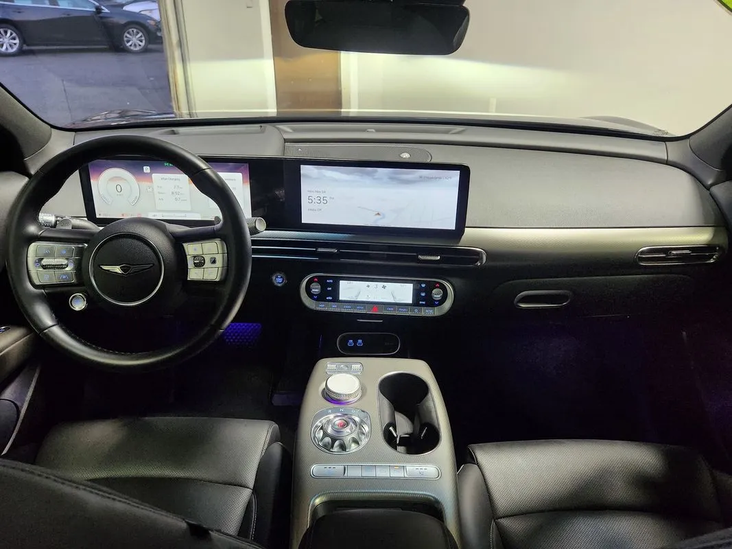 2025 GENESIS GV60 Standard - Photo 15