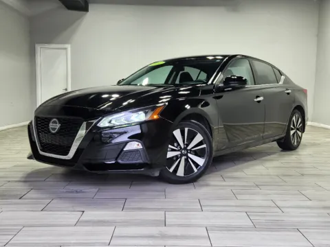 Black 2022 Nissan Altima 2.5 SV for sale in Philadelphia, PA