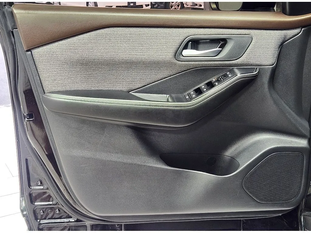 2021 Nissan Rogue SV - Photo 10