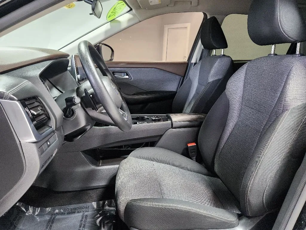 2021 Nissan Rogue SV - Photo 11