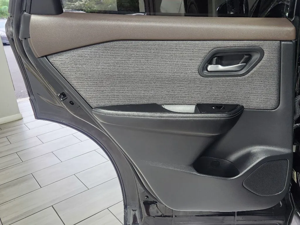 2021 Nissan Rogue SV - Photo 12