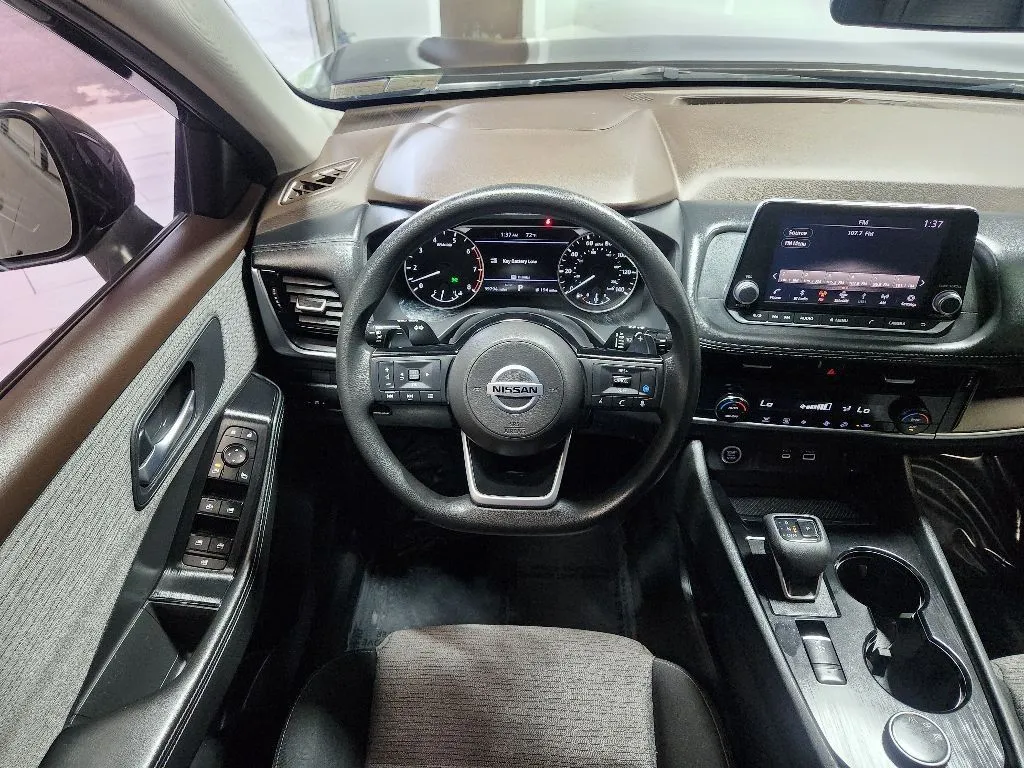 2021 Nissan Rogue SV - Photo 16