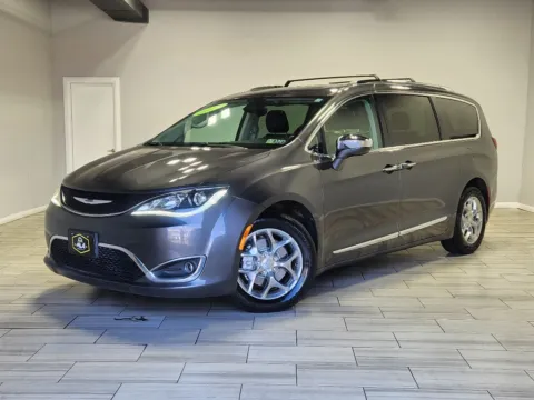 Gray 2019 Chrysler Pacifica Limited for sale in Philadelphia, PA