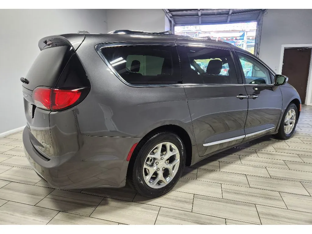 More photos of 2019 Chrysler Pacifica Limited at Torresdale Ave, PA
