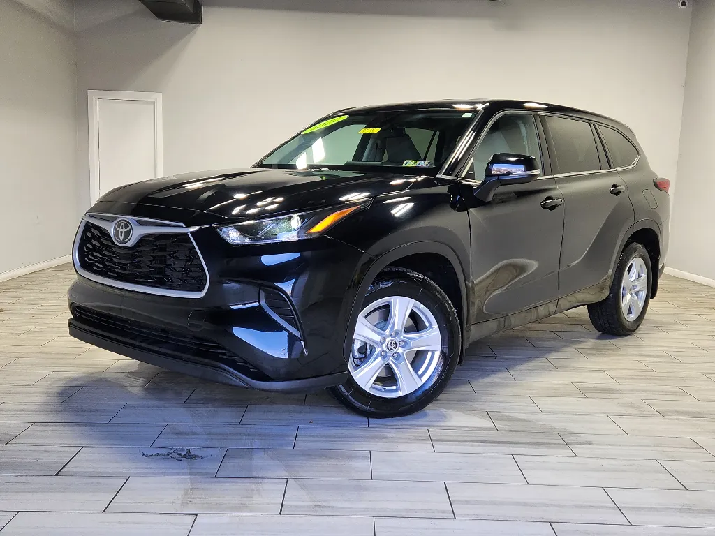 Black 2022 Toyota Highlander L for sale in Philadelphia, PA