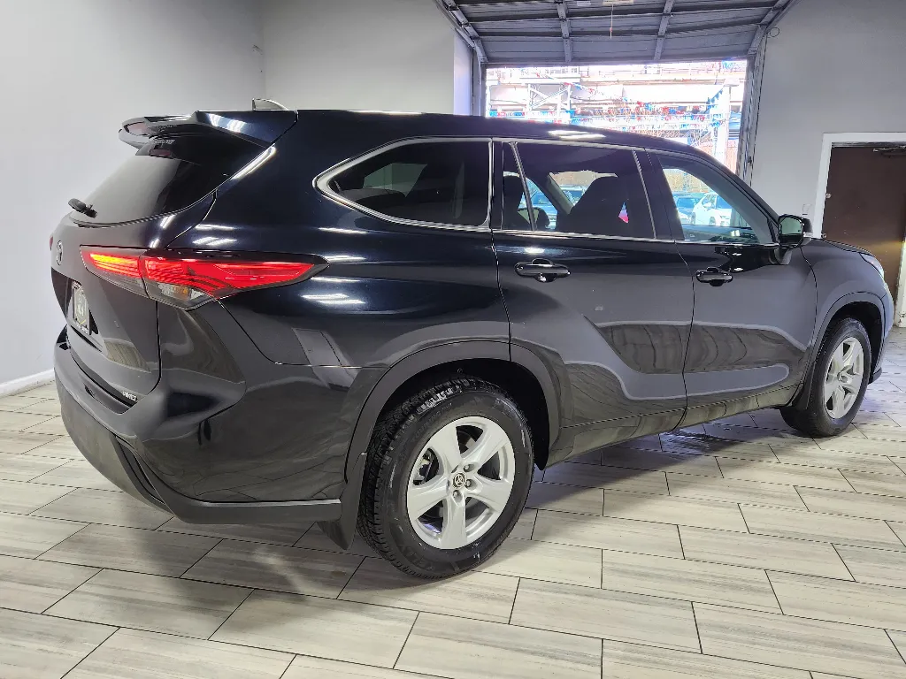 More photos of 2022 Toyota Highlander L at Torresdale Ave, PA