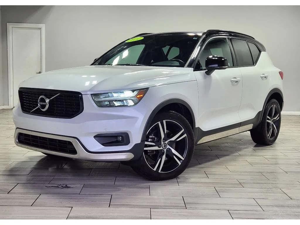White 2021 Volvo XC40 R-Design for sale in Philadelphia, PA