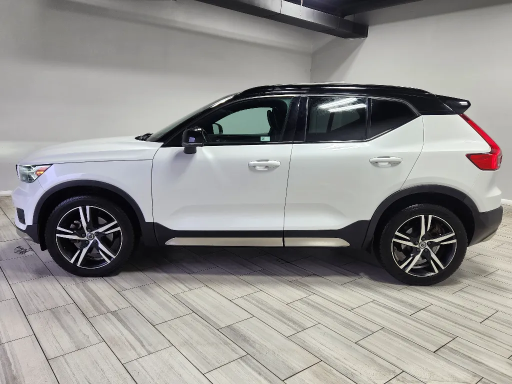 Photos of 2021 Volvo XC40 R-Design for sale in Philadelphia, PA at Torresdale Ave