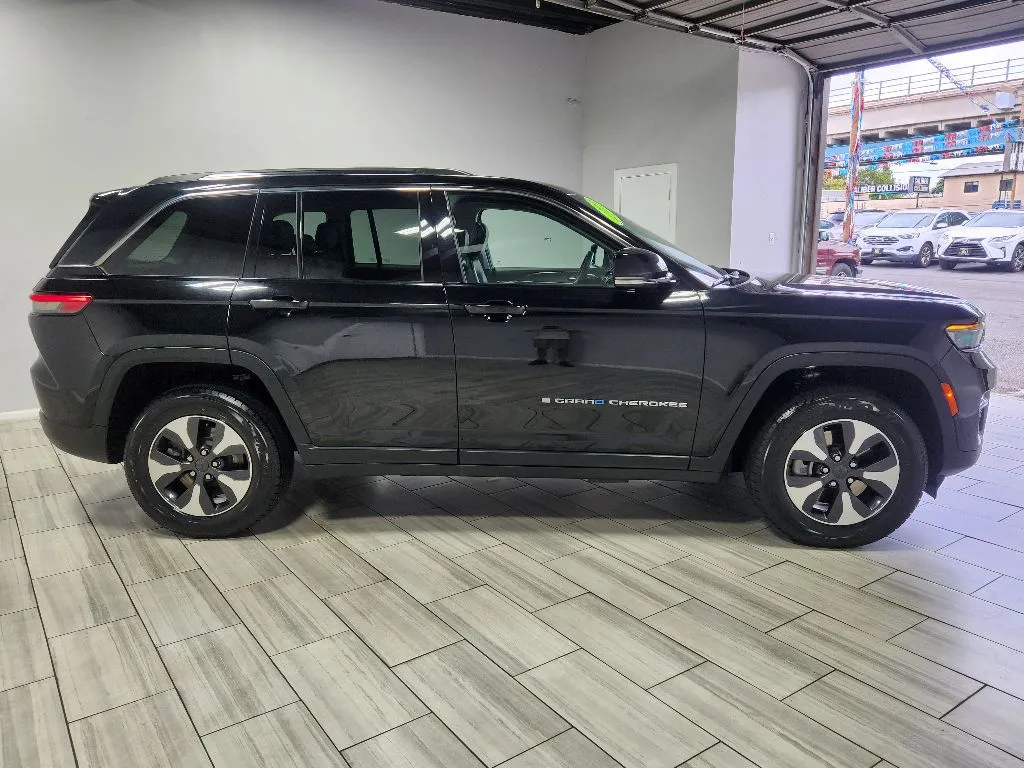 More photos of 2023 Jeep Grand Cherokee 4xe at Torresdale Ave, PA