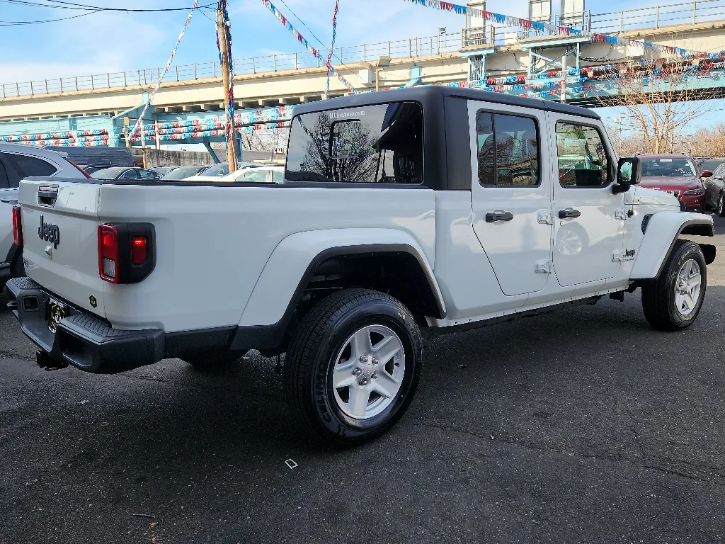 More photos of 2023 Jeep Gladiator Sport S at Torresdale Ave, PA