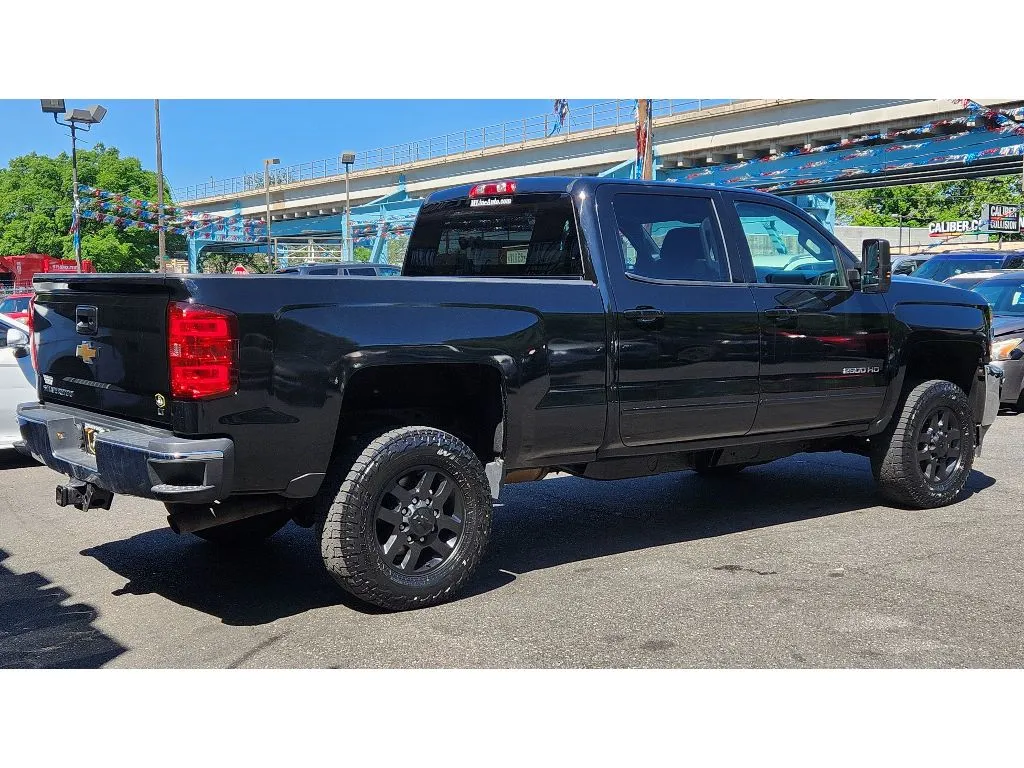 More photos of 2015 Chevrolet Silverado LT at Torresdale Ave, PA