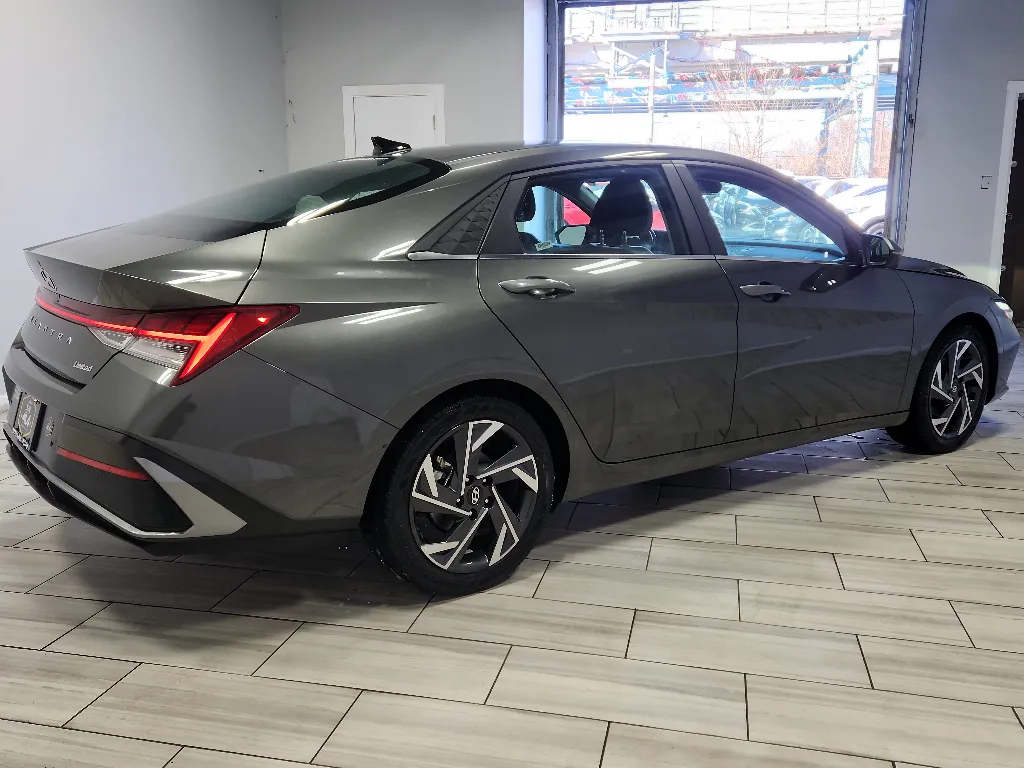 More photos of 2024 Hyundai Elantra Limited at Torresdale Ave, PA