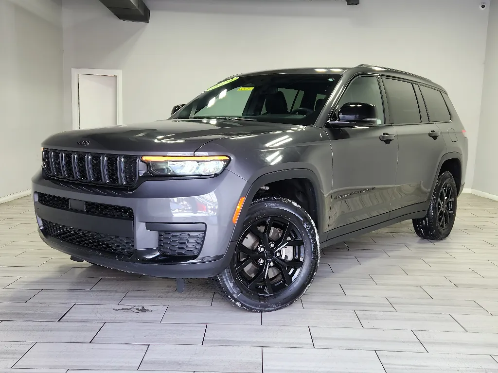 Gray 2024 Jeep Grand Cherokee L Altitude for sale in Philadelphia, PA