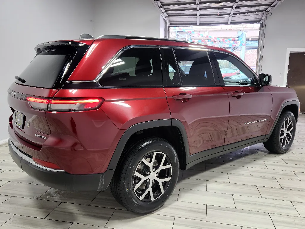 More photos of 2024 Jeep Grand Cherokee Limited at Torresdale Ave, PA