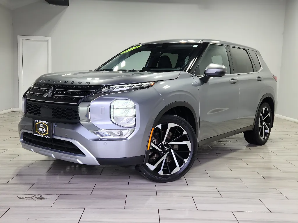 Gray 2024 Mitsubishi Outlander SE for sale in Philadelphia, PA