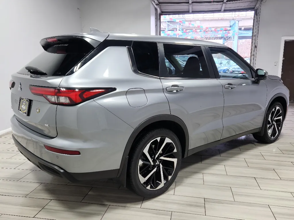 More photos of 2024 Mitsubishi Outlander SE at Torresdale Ave, PA