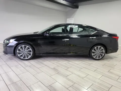 Photos of 2023 Nissan Altima 2.5 SL for sale in Philadelphia, PA at Torresdale Ave