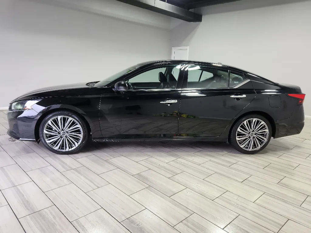 Photos of 2023 Nissan Altima 2.5 SL for sale in Philadelphia, PA at Torresdale Ave