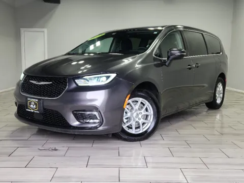 Gray 2023 Chrysler Pacifica Touring L for sale in Philadelphia, PA