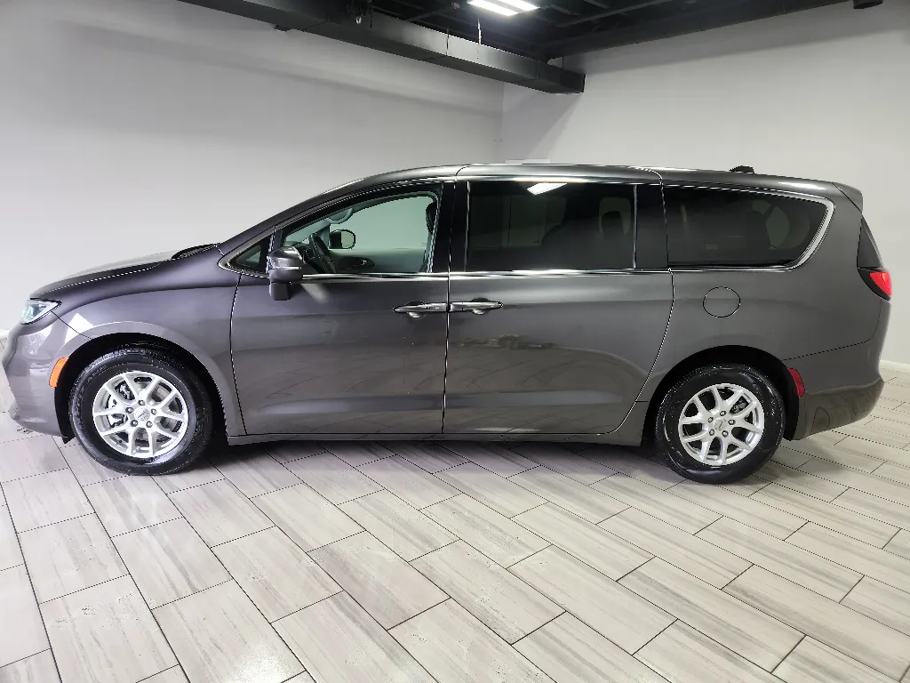 Photos of 2023 Chrysler Pacifica Touring L for sale in Philadelphia, PA at Torresdale Ave