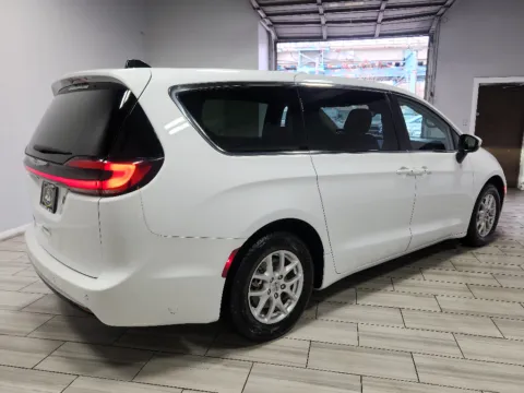 More photos of 2023 Chrysler Pacifica Touring L at Torresdale Ave, PA
