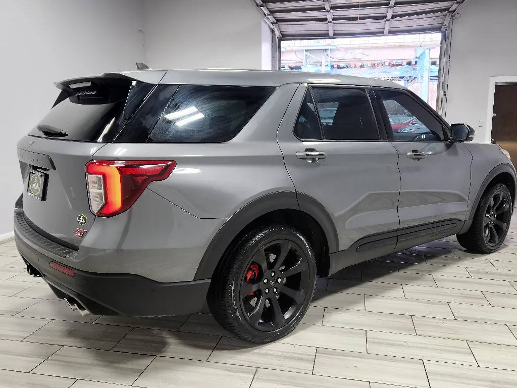 More photos of 2022 Ford Explorer ST at Torresdale Ave, PA