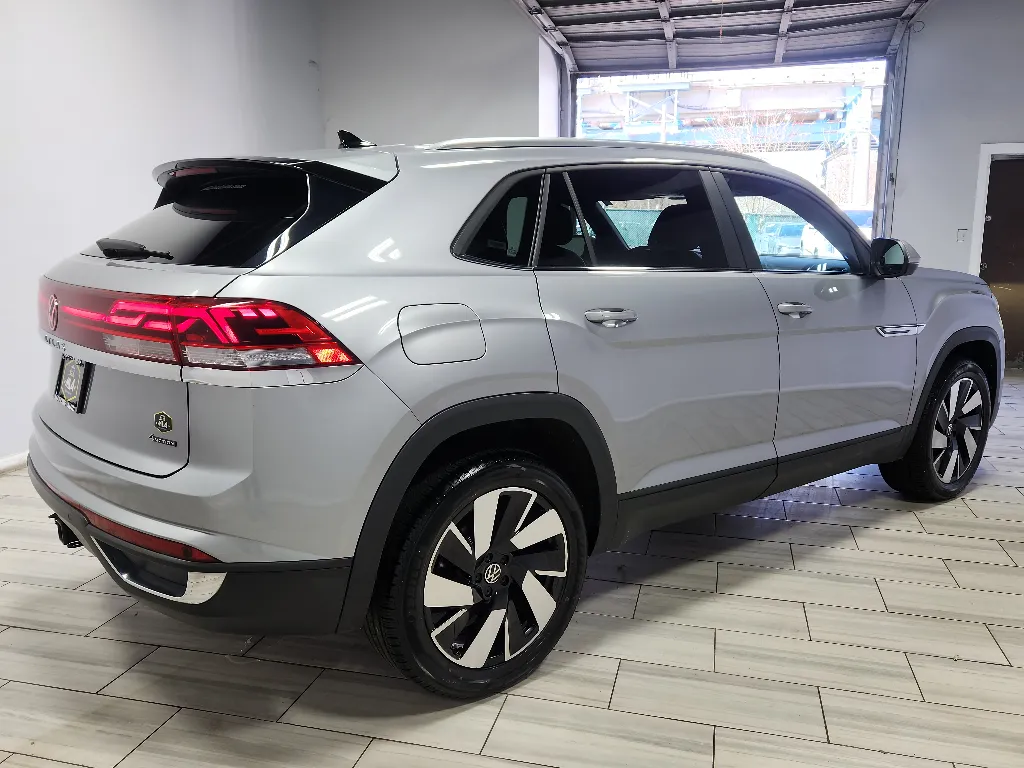 More photos of 2024 Volkswagen Atlas Cross Sport 2.0T SE w/Technology at Torresdale Ave, PA