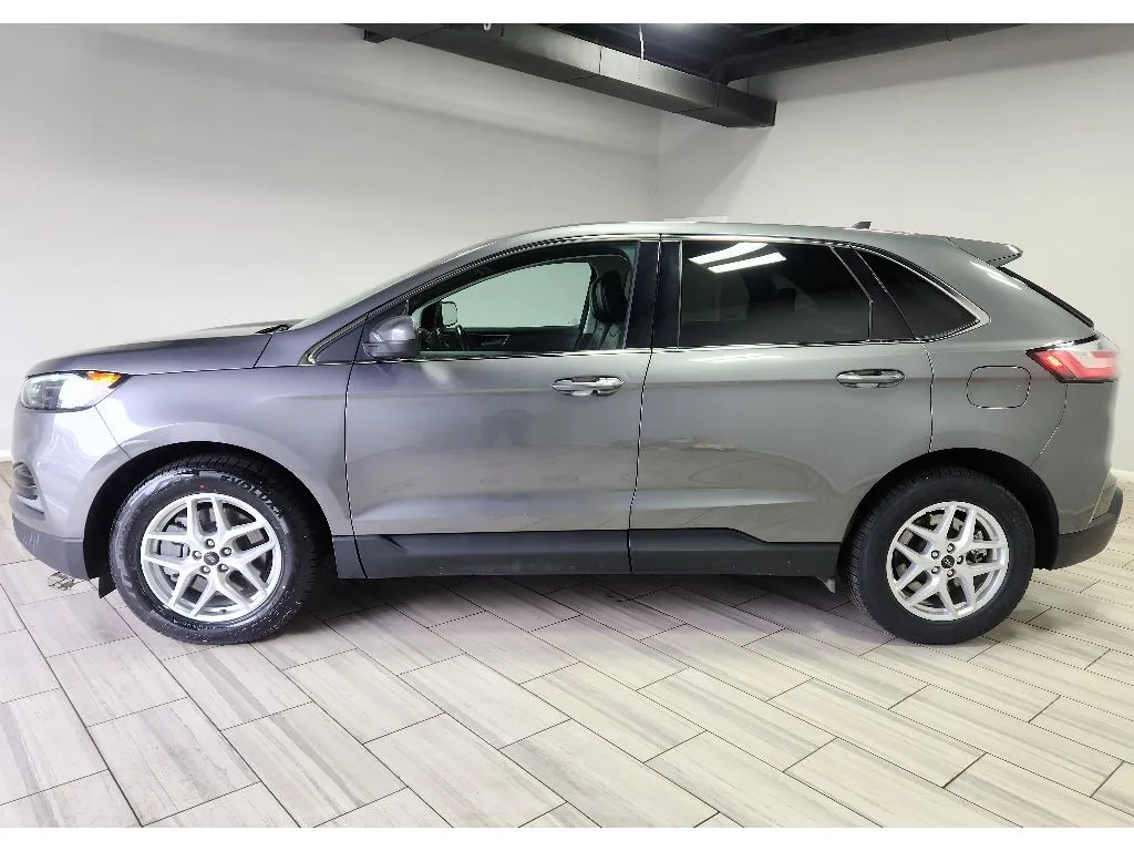 Photos of 2024 Ford Edge SEL for sale in Philadelphia, PA at Torresdale Ave