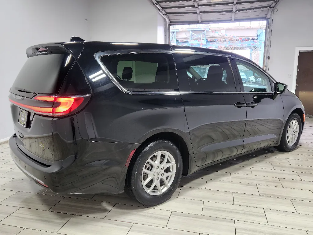 More photos of 2024 Chrysler Pacifica Touring L at Torresdale Ave, PA