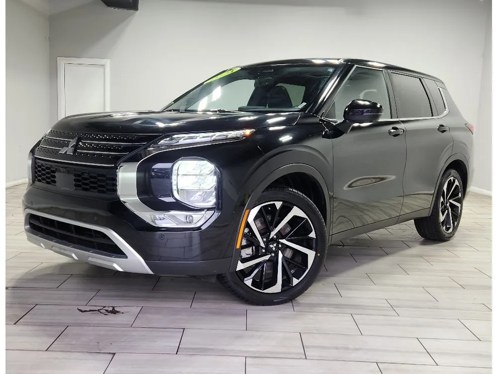 Black 2024 Mitsubishi Outlander SE for sale in Philadelphia, PA