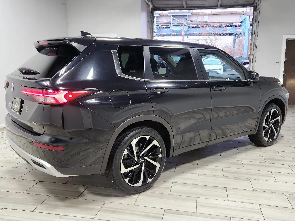 More photos of 2024 Mitsubishi Outlander SE at Torresdale Ave, PA