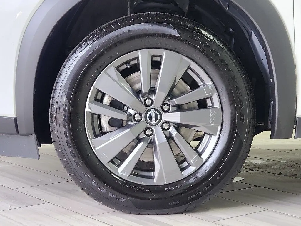 Nissan Pathfinder photo 9