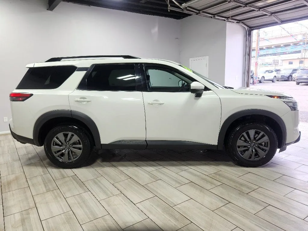 Nissan Pathfinder photo 6