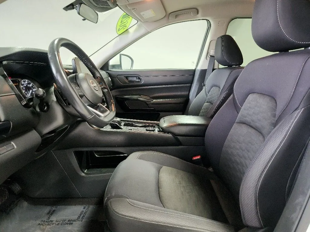 Nissan Pathfinder photo 11