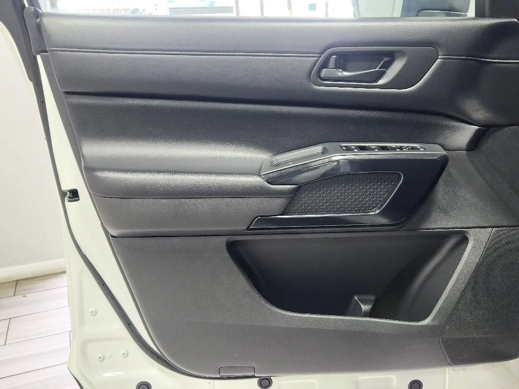 Nissan Pathfinder photo 10