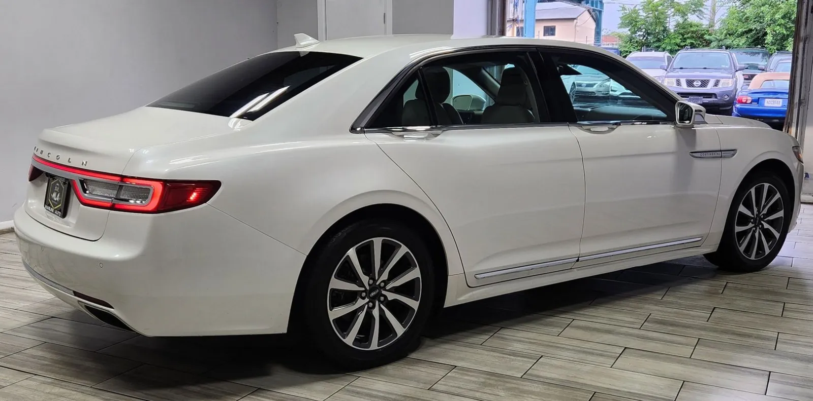 More photos of 2019 Lincoln Continental Standard at Torresdale Ave, PA