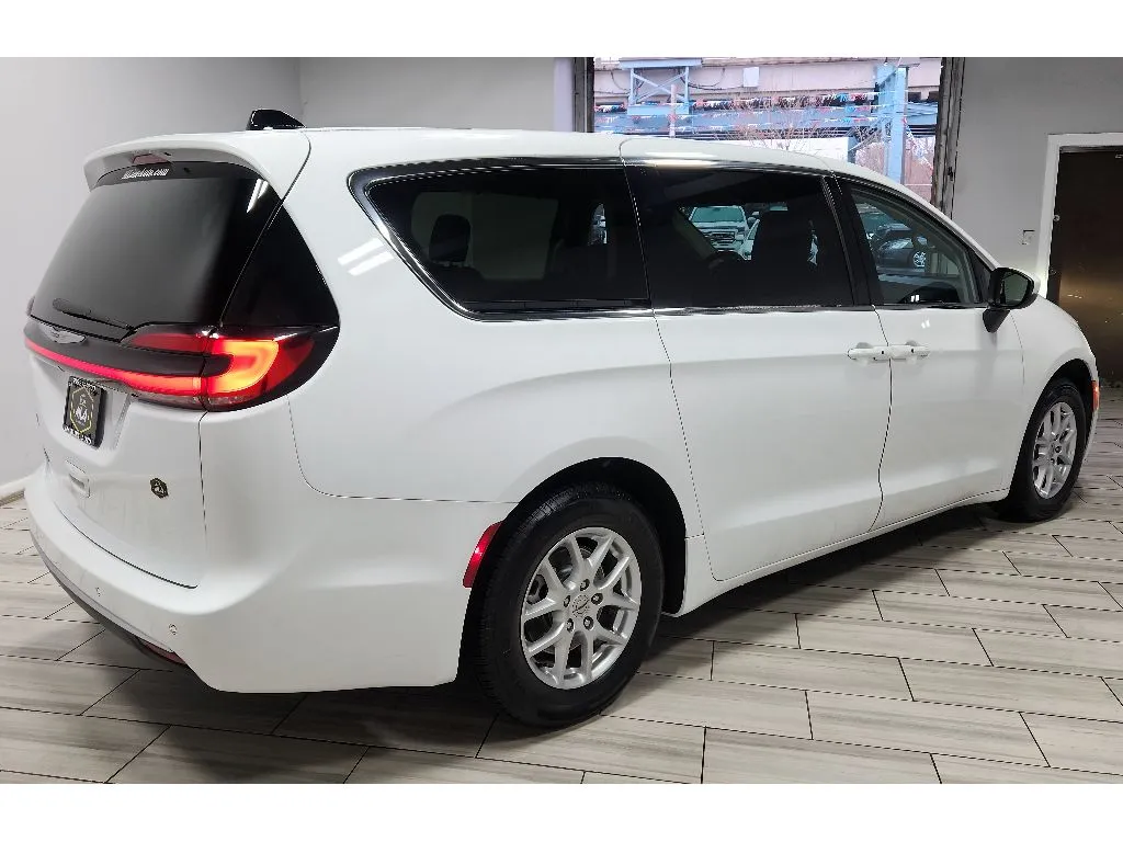 More photos of 2023 Chrysler Pacifica Touring L at Torresdale Ave, PA