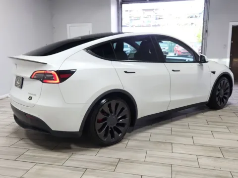 More photos of 2021 Tesla Model Y Performance Dual Motor All-Wheel Drive at Torresdale Ave, PA