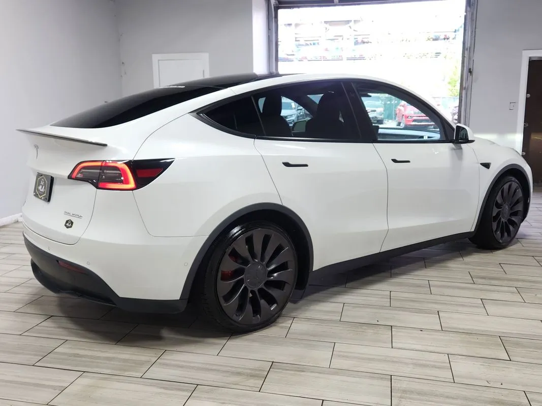 More photos of 2021 Tesla Model Y Performance Dual Motor All-Wheel Drive at Torresdale Ave, PA